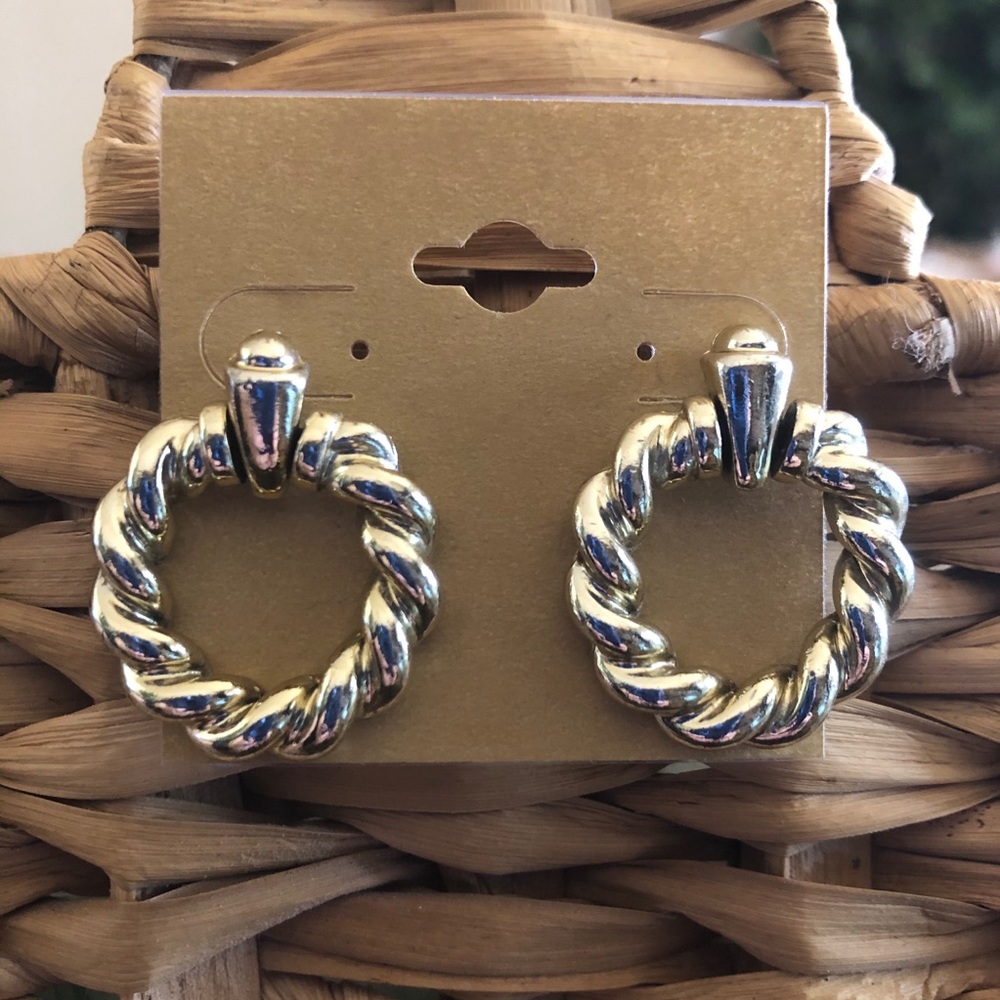 Vintage gold tone wreath style pierced earrings